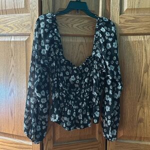 Leyden top size xl new black with daisy